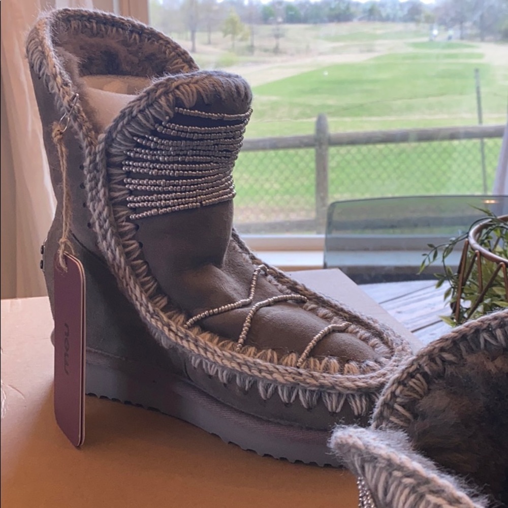 Mou women’s Eskimo inner wedge boots .sheepskin
